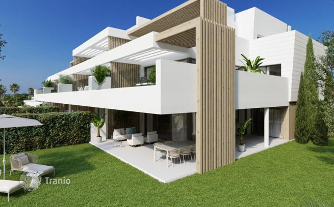 3-Bedroom Apartment with Terrace in Estepona, photo 2