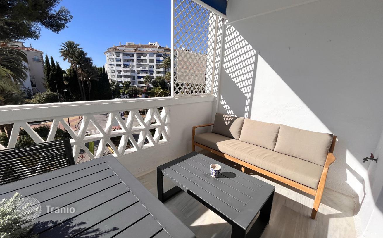 1-Bedroom Apartment with Sea View in Puerto Banus, Marbella, photo 2