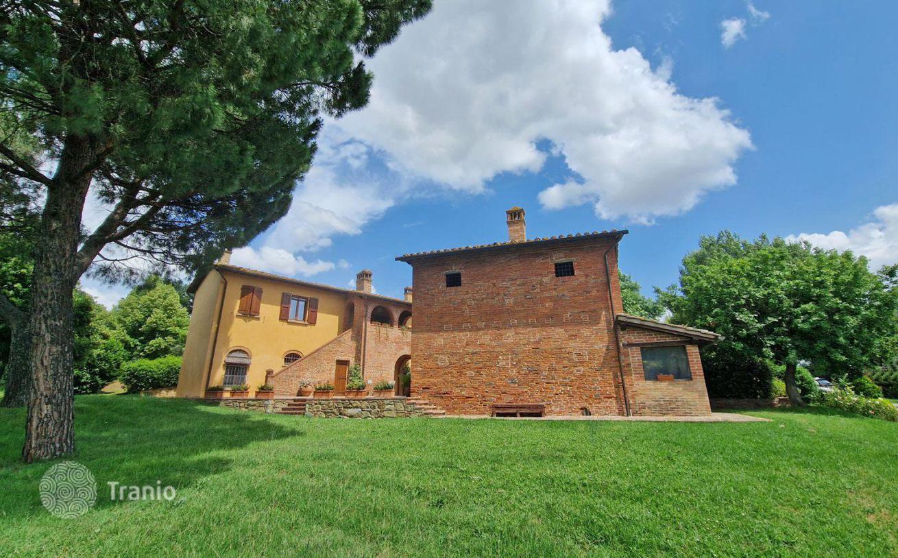 Traditional Villa with Large Grounds in Foiano della Chiana, Tuscany