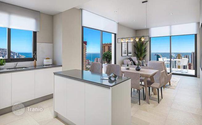 4-Bedroom Penthouse with Roof Terrace in Benidorm, Alicante