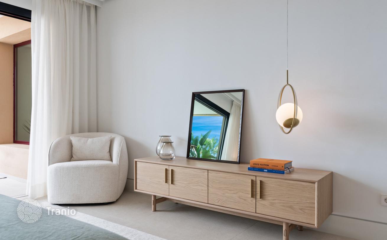 3-Bedroom Apartment with Sea View in Estepona, photo 3