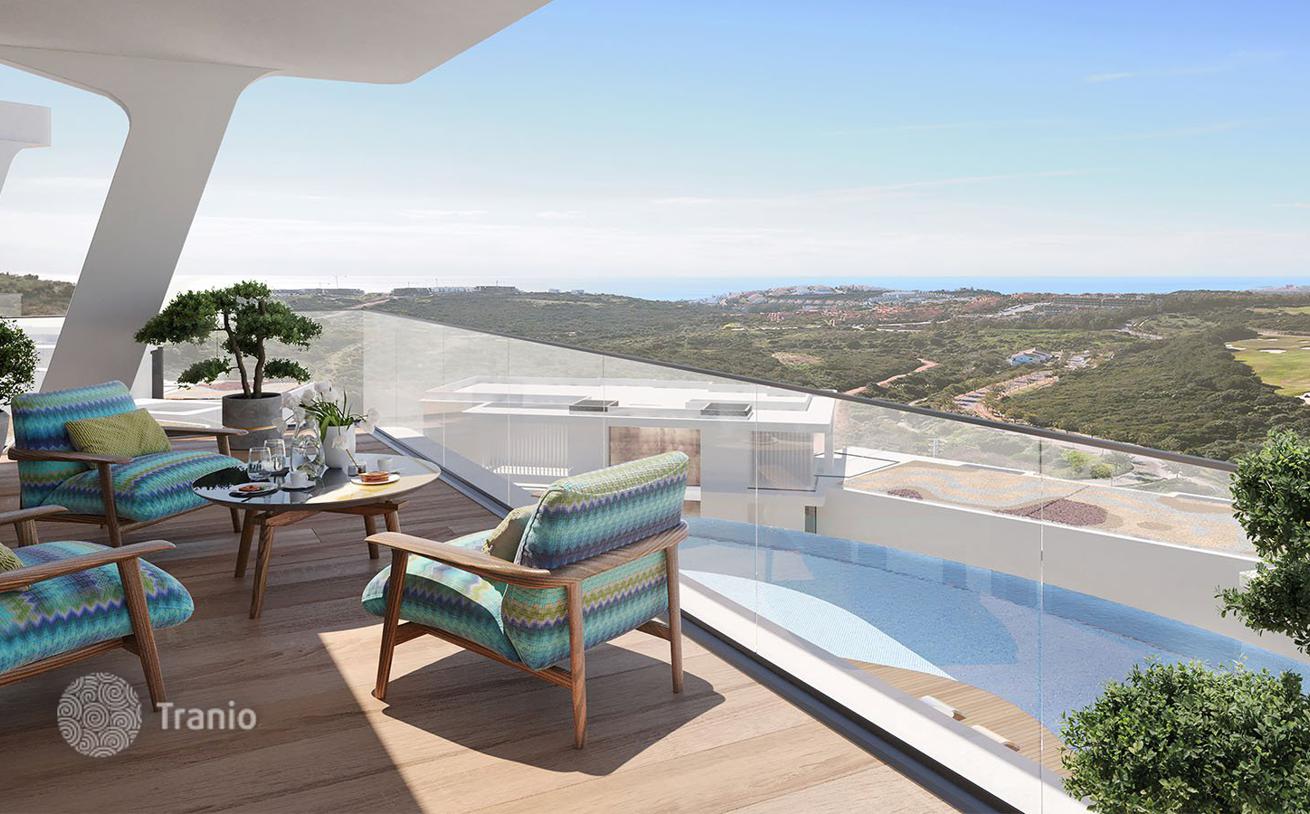 3-Bedroom Apartment with Pool and Tennis Court in Golden Mile, Marbella
