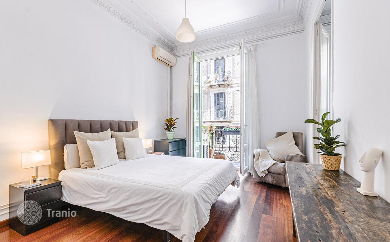 3-Bedroom Apartment with Terrace in Barcelona, photo 4