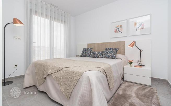 3-Bedroom Apartment with Shared Pool in Torrevieja, Spain, photo 4