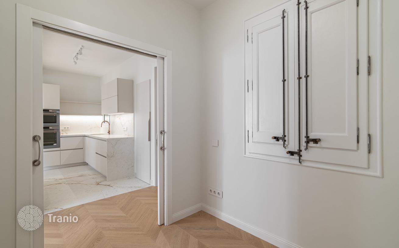 4-Bedroom Apartment with City Views in Eixample, Barcelona, photo 2