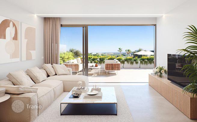 3-Bedroom Apartment with Garden and Sea View in Orihuela Costa