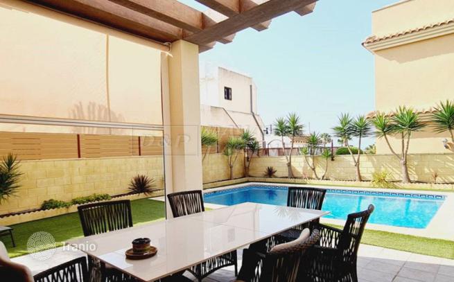 4-комнатная вилла 211 м² в Торревьехе, Испания, фото 3