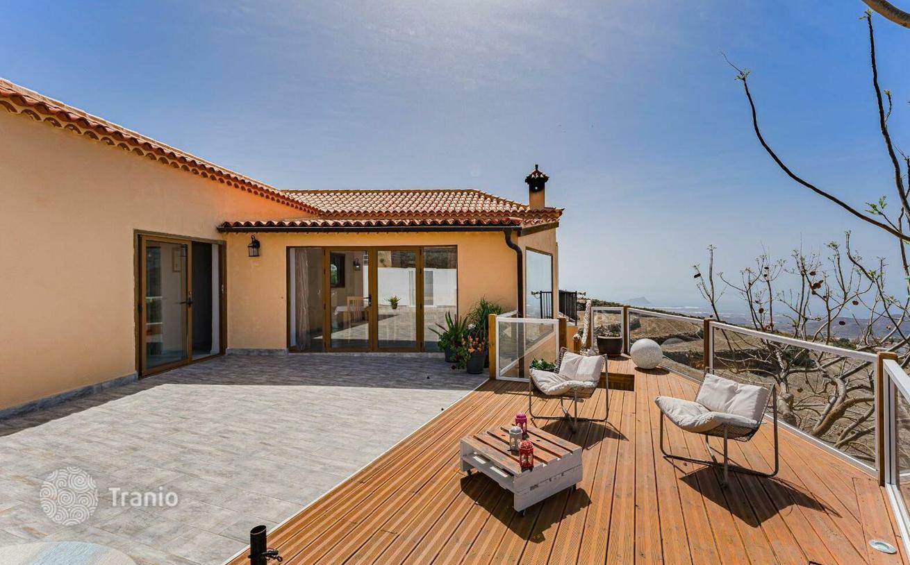 3-Bedroom Villa with Sea and Mountain Views in San Miguel, Tenerife, photo 3