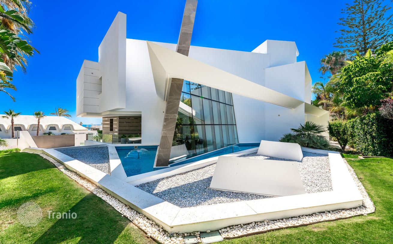 Designer Villa with Sea Views in Los Monteros, Marbella, photo 4