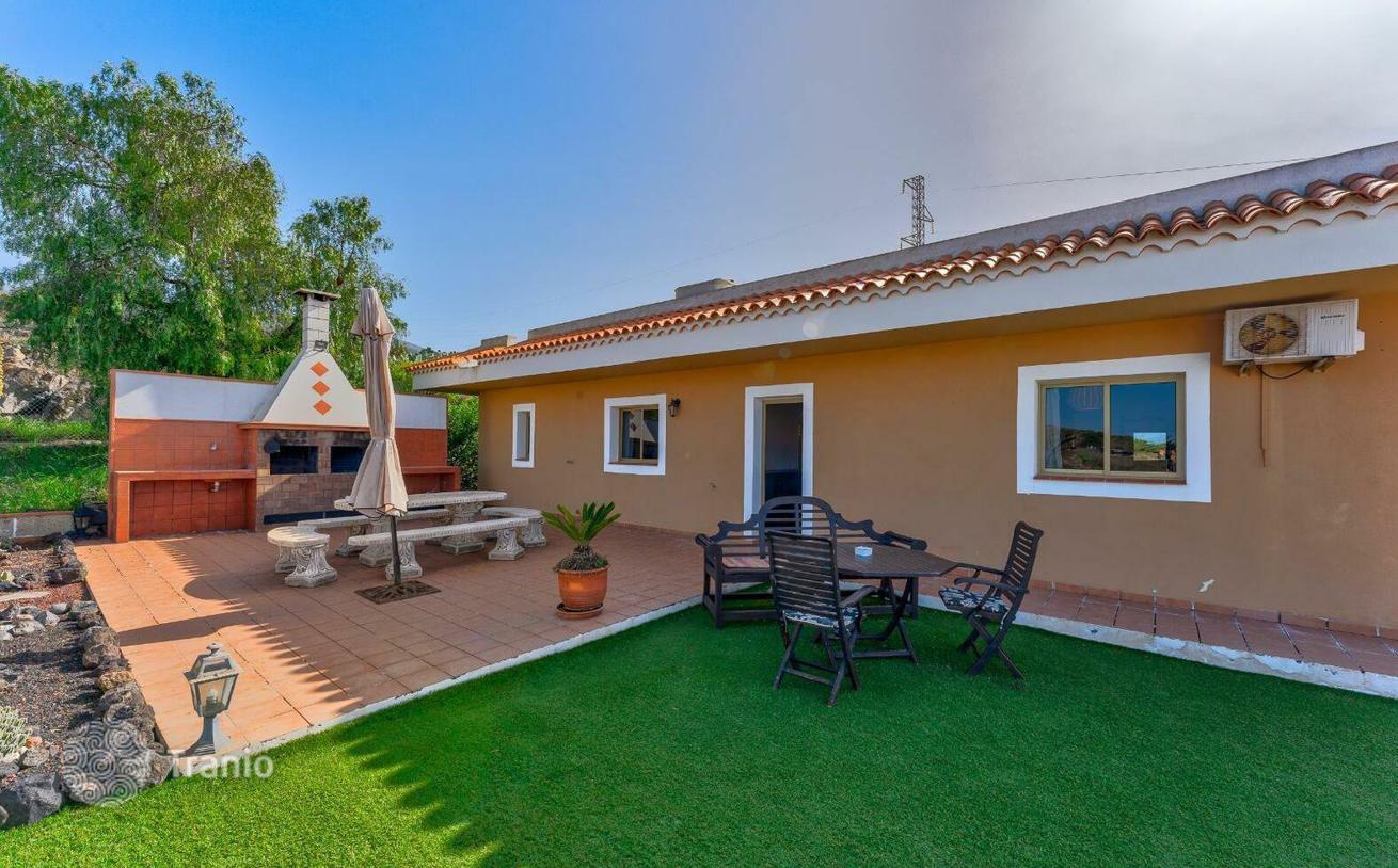 3-Bedroom Villa with Pool and Garden in Barrio Tauchey, Tenerife, photo 4