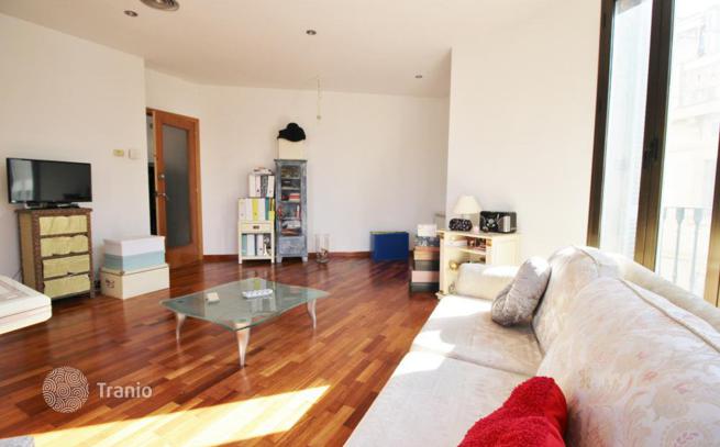 2-Bedroom Apartment with Balconies in Sant Antoni, Barcelona