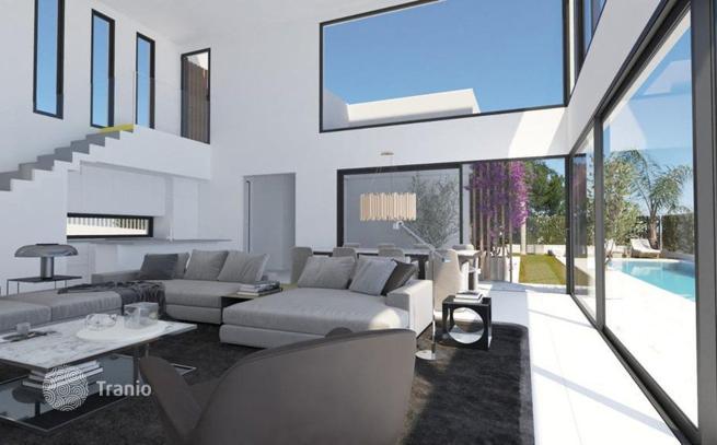 3-Bedroom Villa in Estepona, photo 5