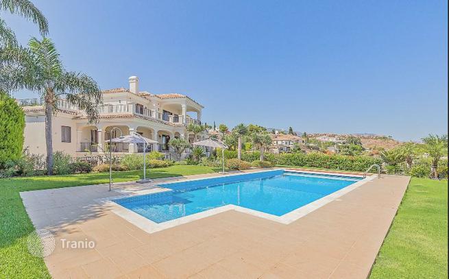 Renovated Villa with Furnishings in El Paraiso, Marbella