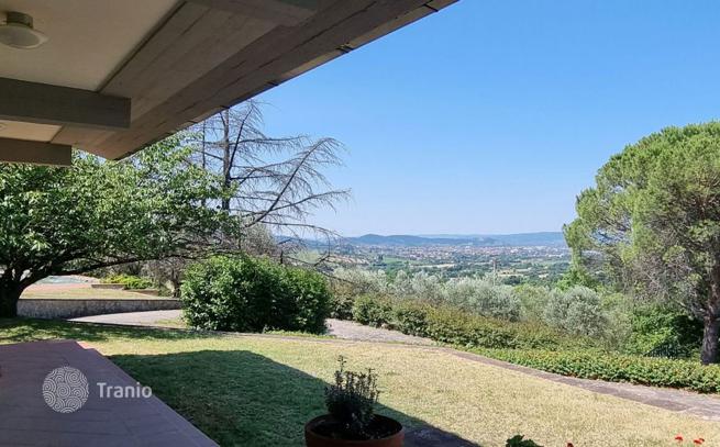 3-Bedroom Villa in Arezzo, Italy, photo 2