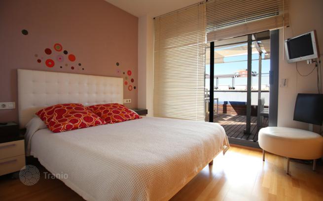 3-Bedroom Beachfront Apartment in Badalona, Barcelona