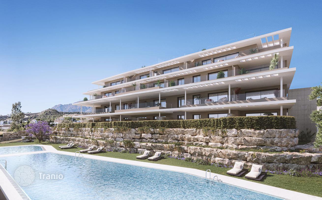 2-Bedroom Apartment in Estepona, photo 2