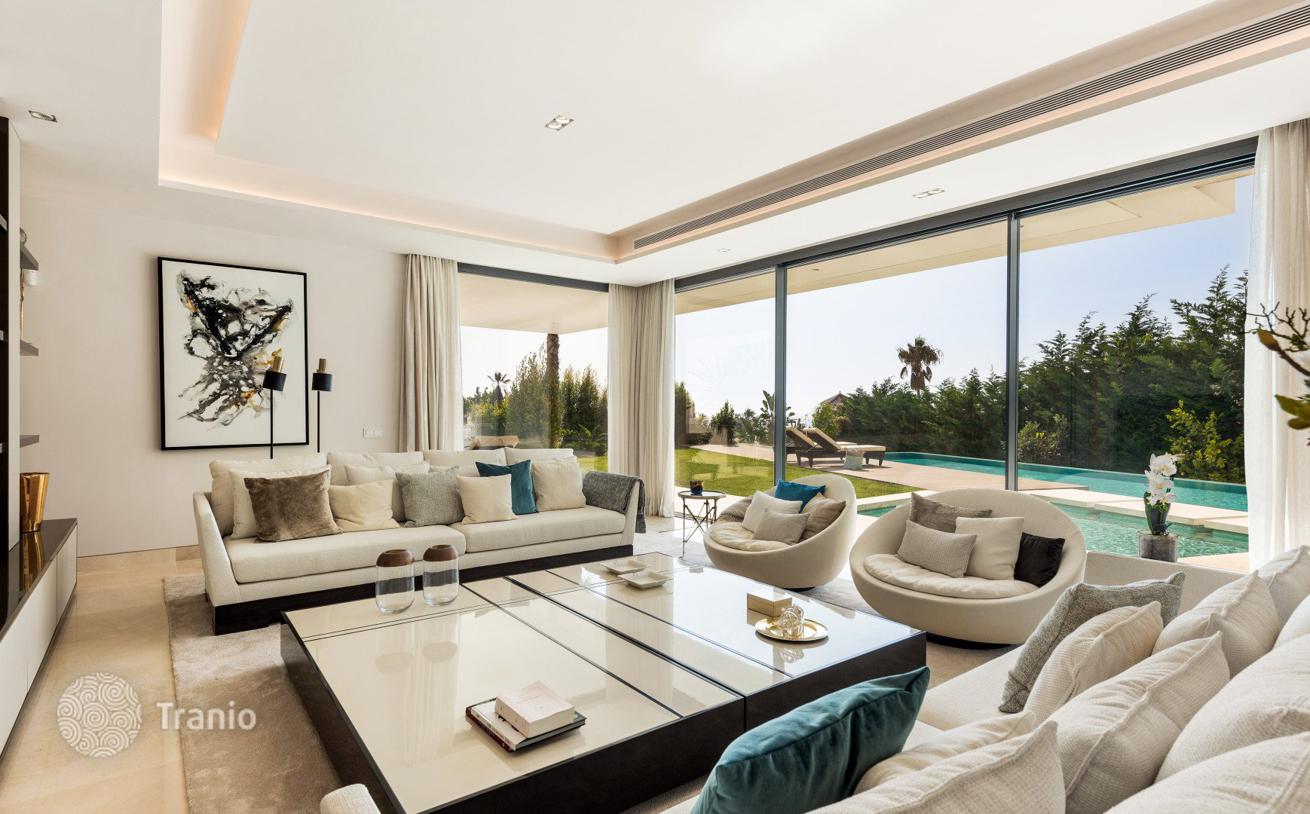 Modern Beachfront Villa in East Marbella, photo 3