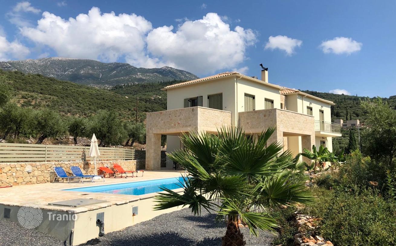 3-Bedroom Villa with Private Pool and Sea View in Kardamyli, Peloponnese