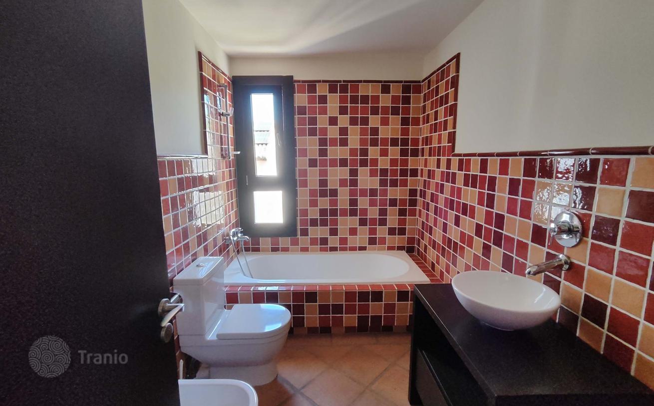 2-Bedroom Townhouse in Benahavis, photo 3