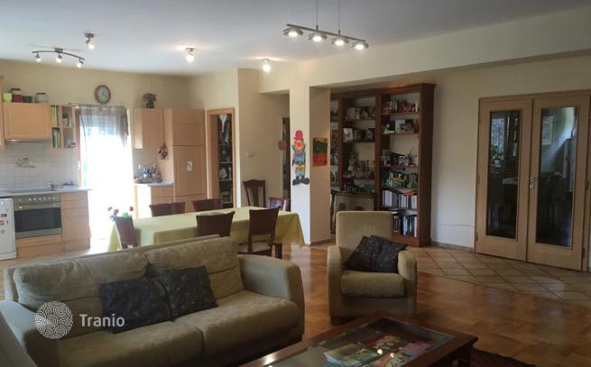 3-Bedroom Apartment with Terrace and Garden Access in District II, Budapest