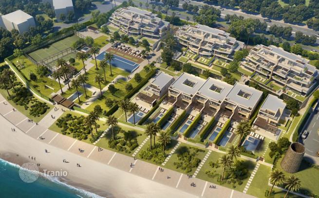 Luxury Beachfront Apartments with Pool and Tennis Court in Estepona, photo 4