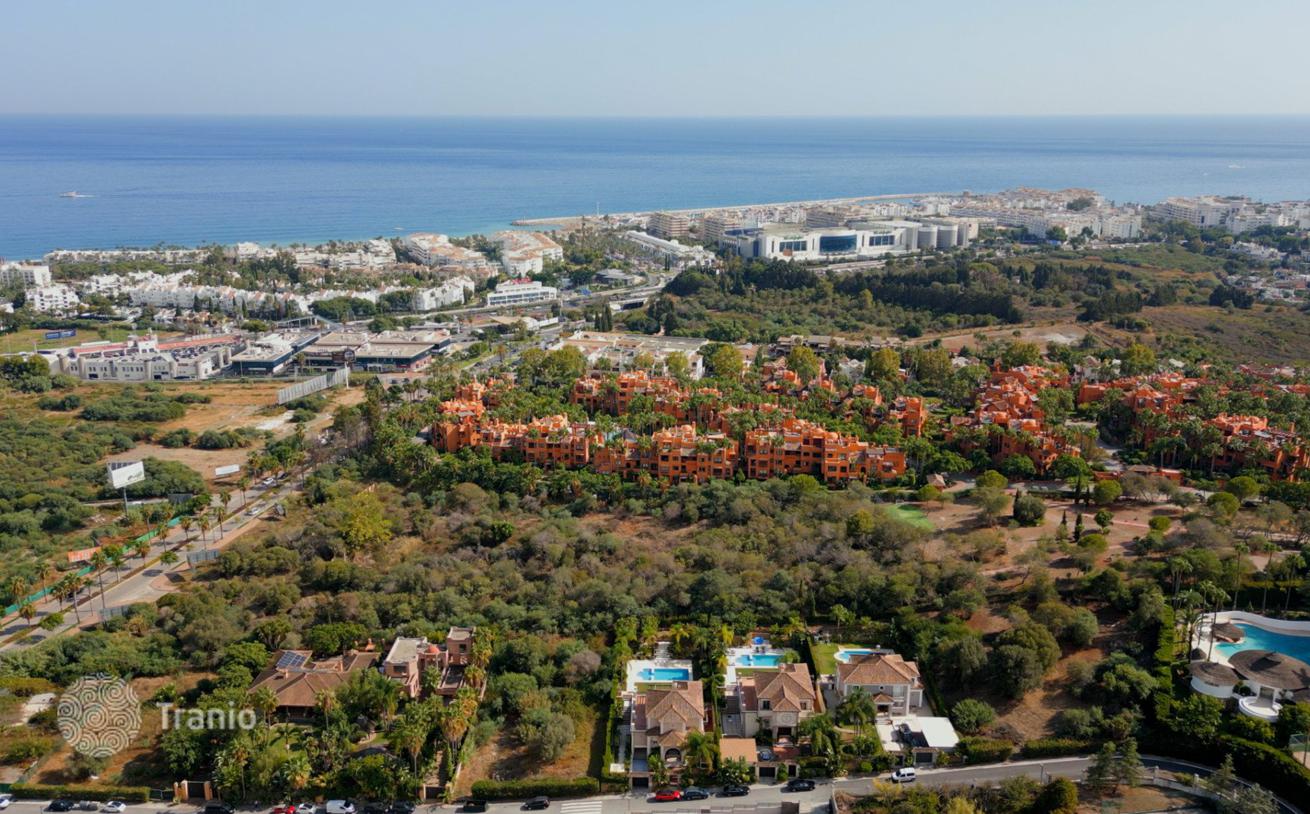 Вилла на продажу в Atalaya de Rio Verde, Новая Андалусия, фото 2