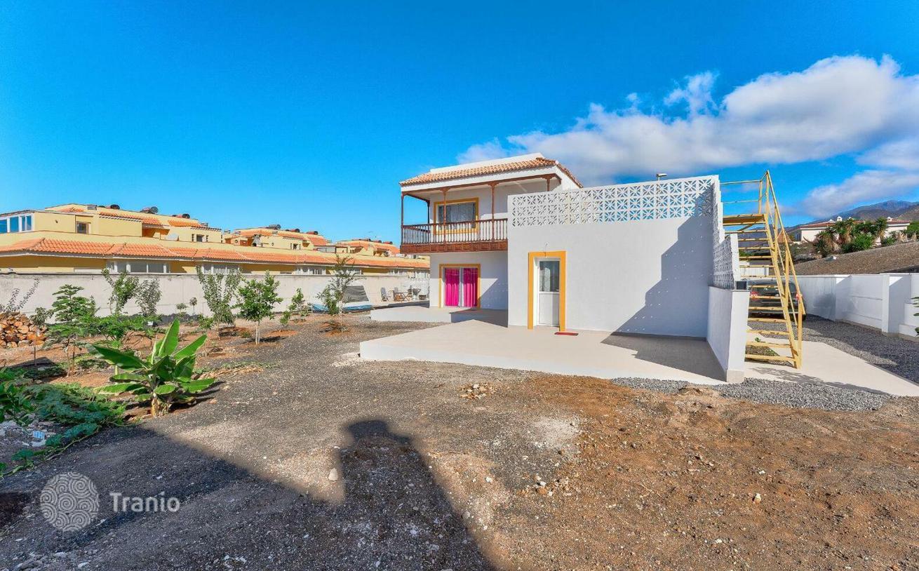 Renovated 2-Story House with Large Plot in Puerto de Santiago, photo 2