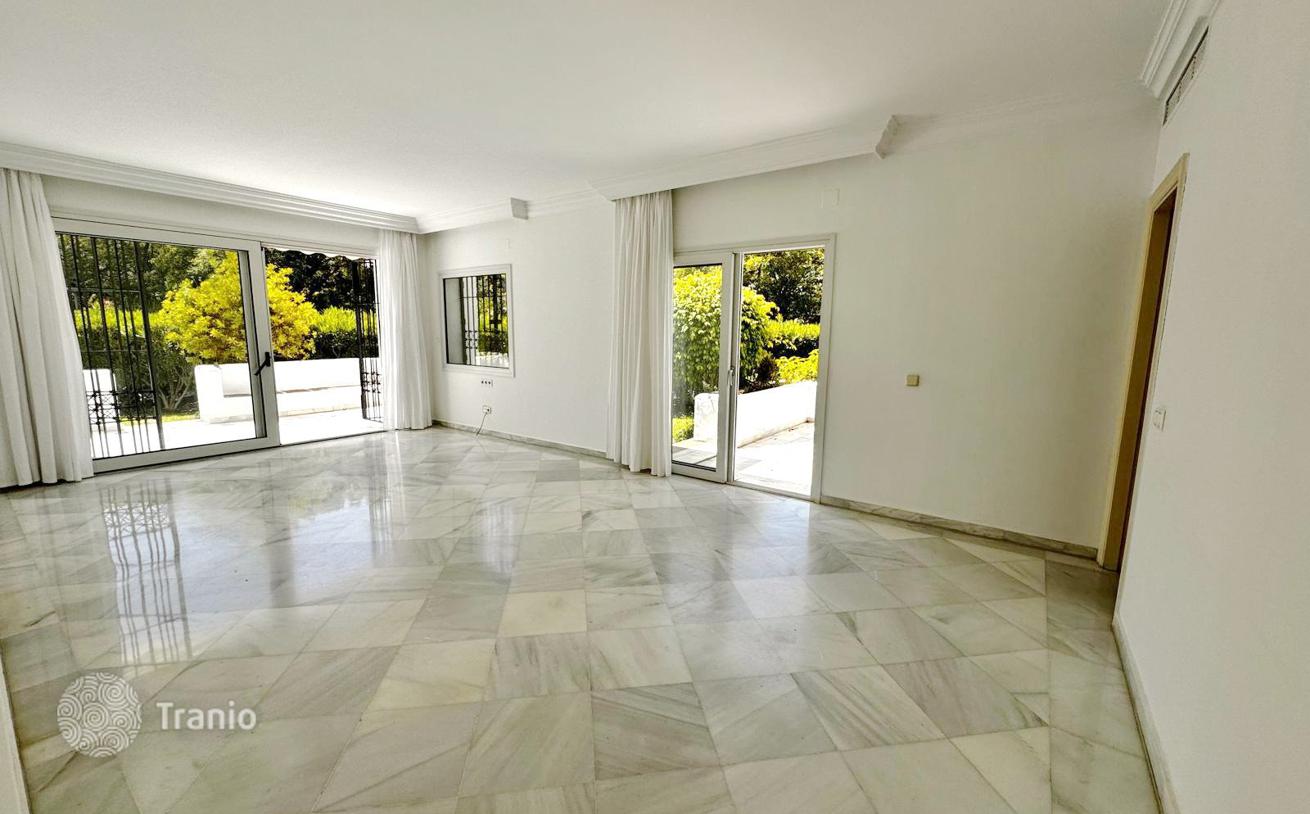 2-Bedroom Apartment with Private Garden in Marbella, photo 2