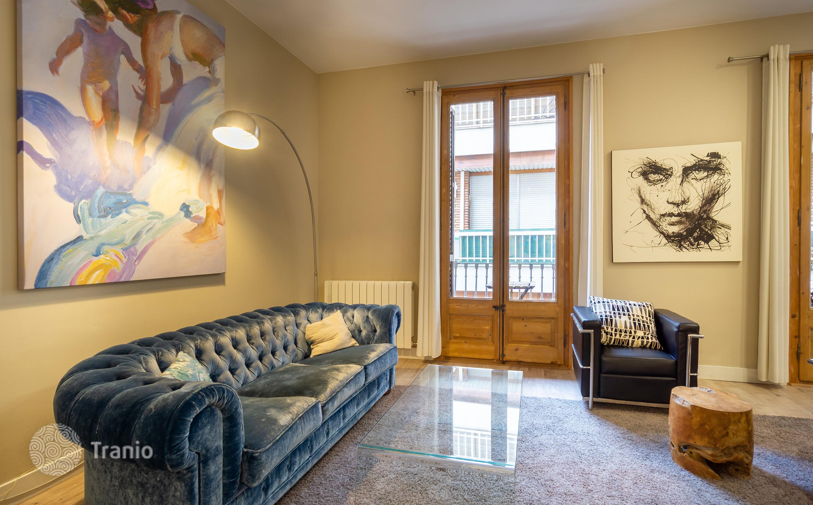 3-Bedroom Renovated Apartment with Balconies in Barcelona City Center