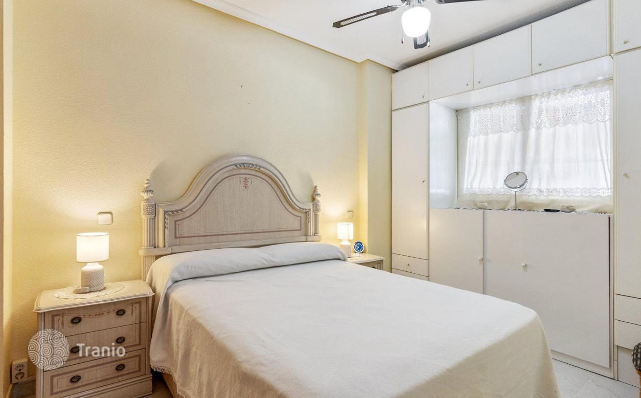 2-Bedroom Apartment 300 m from the Beach in Torrevieja, Valencia, photo 3