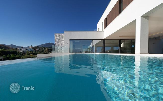 5-Bedroom Villa with Sea View in Benahavís, photo 3
