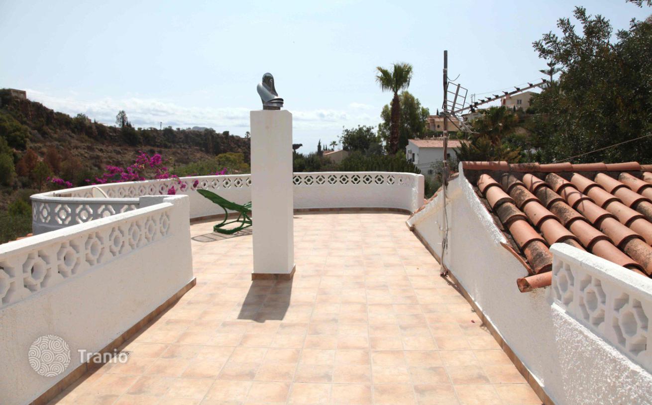 2-Bedroom Villa with Pool in Calpe, photo 3