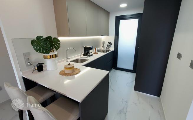 2-Bedroom Apartment with Shared Pool in Benidorm, Alicante, photo 3