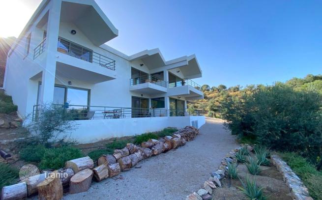 3-Bedroom Villa with Private Pool and Guest Studios in Galatás, Peloponnese
