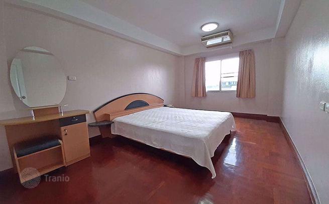 2-Bedroom Condo in Phaya Thai, Bangkok, photo 3