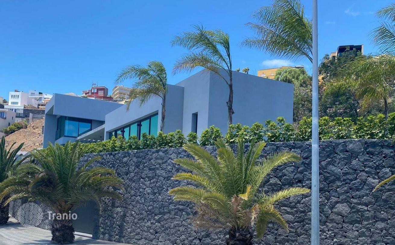 Villa with Private Pool in Santa Cruz de Tenerife, Tenerife, photo 3