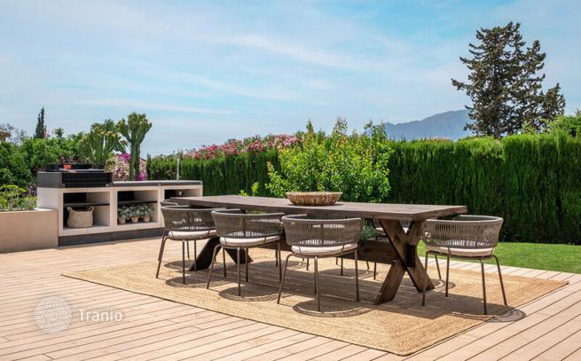 4-Bedroom Villa with Private Pool and Garden in Paraiso Alto, Benahavis, photo 2