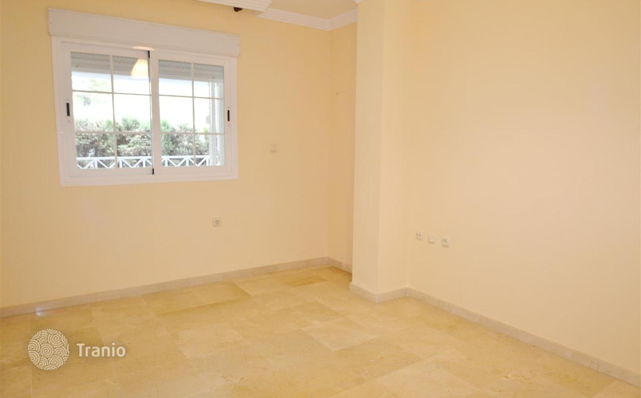 1-Bedroom Apartment in Marbella, photo 5