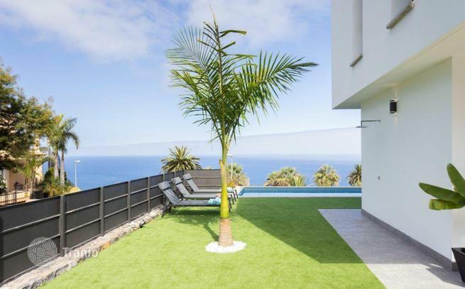 3-Bedroom Villa with Sea View in Santa Cruz de Tenerife