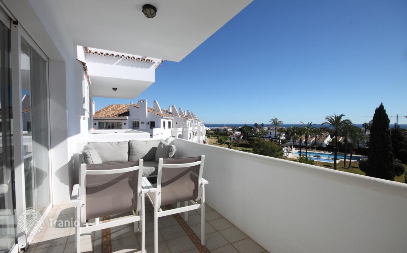 3-Bedroom Apartment with Sea View in Nueva Andalucia, photo 3