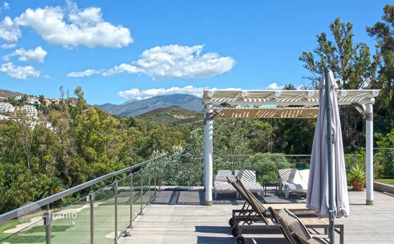 5-Bedroom Villa with Private Pool and Golf Views in Nueva Andalucia, Spain, photo 3