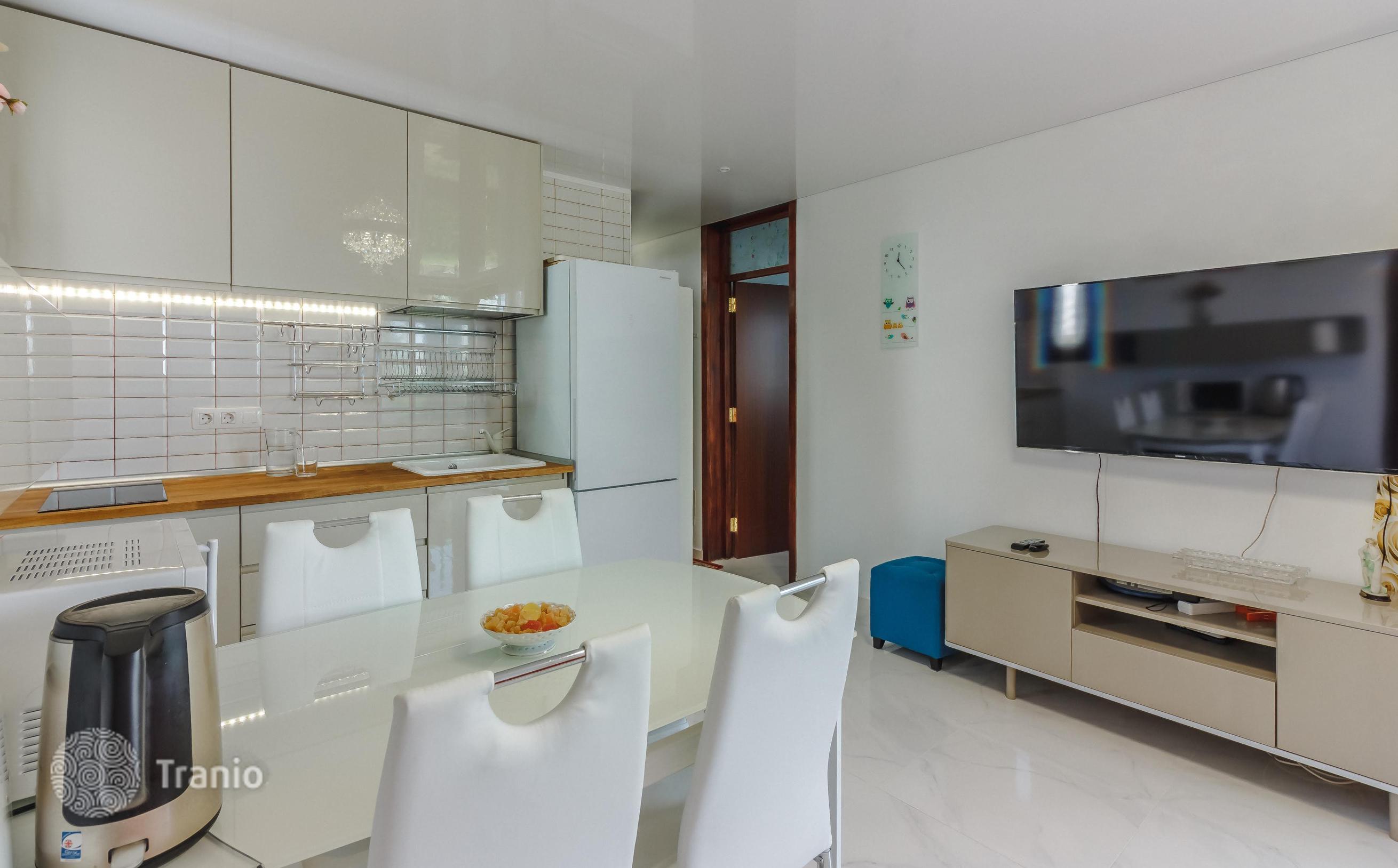 2-Bedroom Apartment with Shared Pool in Playa de las Americas, Tenerife, photo 4