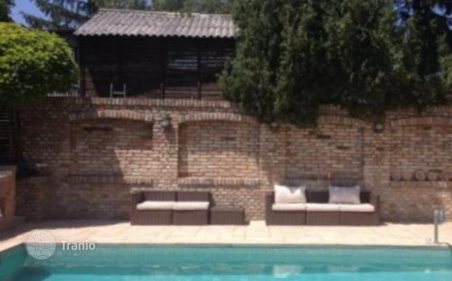 Modern 4-Bedroom Villa with Private Pool in District III, Budapest
