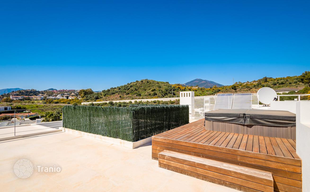 5-Bedroom Villa with Modern Design in Nueva Andalucia, Marbella