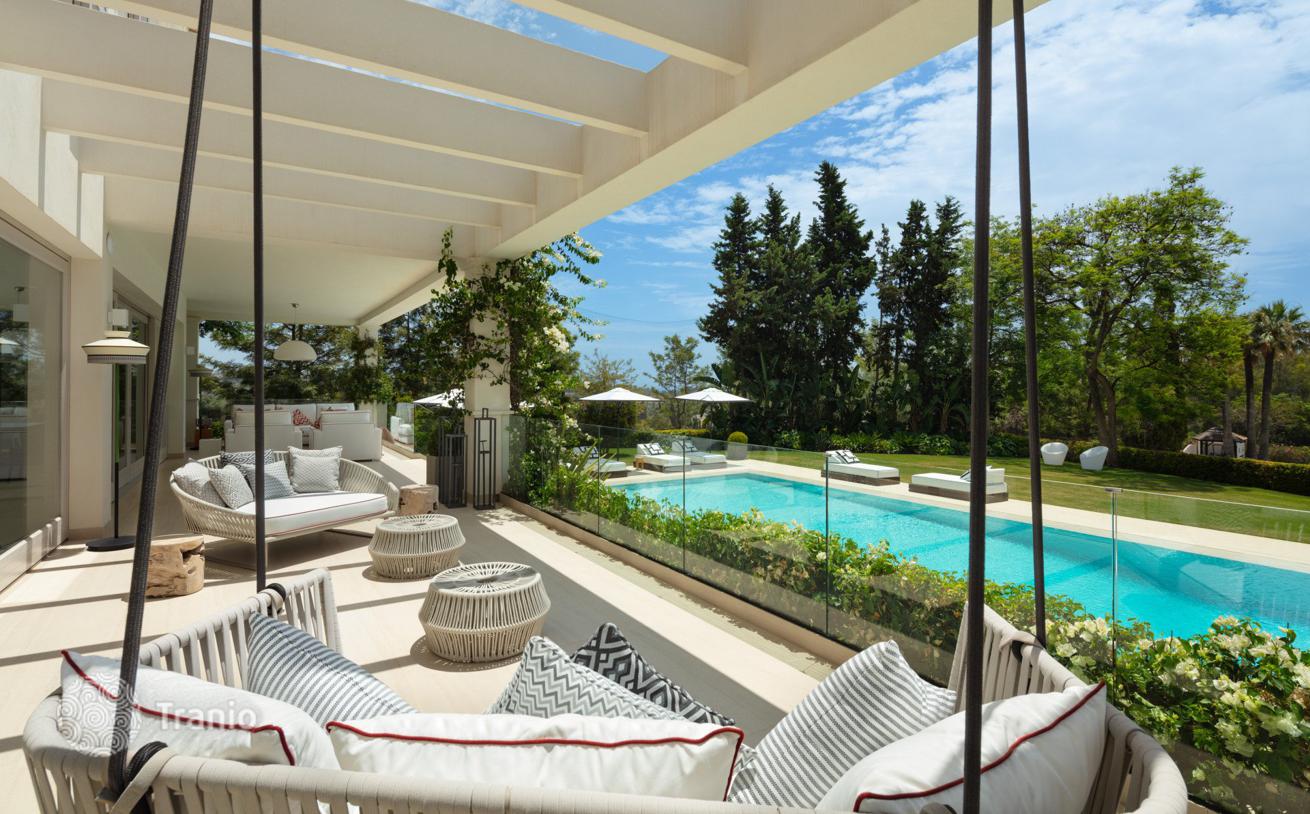 6-Bedroom Villa with Private Pool and Golf Course View in Nueva Andalucia, Marbella, photo 5