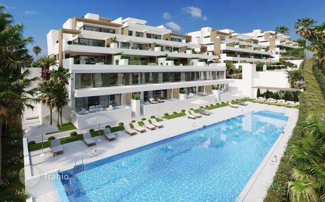 3-Bedroom Apartment with Terrace in Estepona