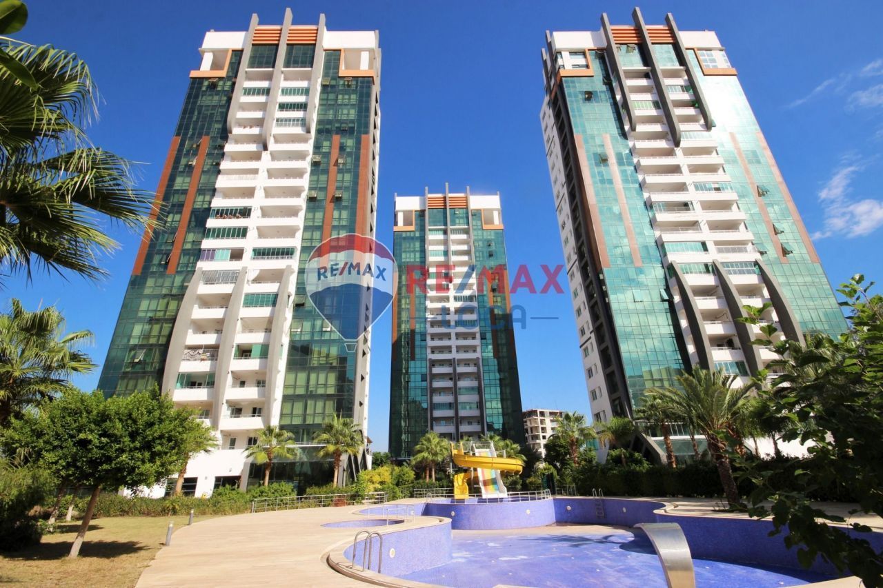 4-Bedroom Apartment in Mersin