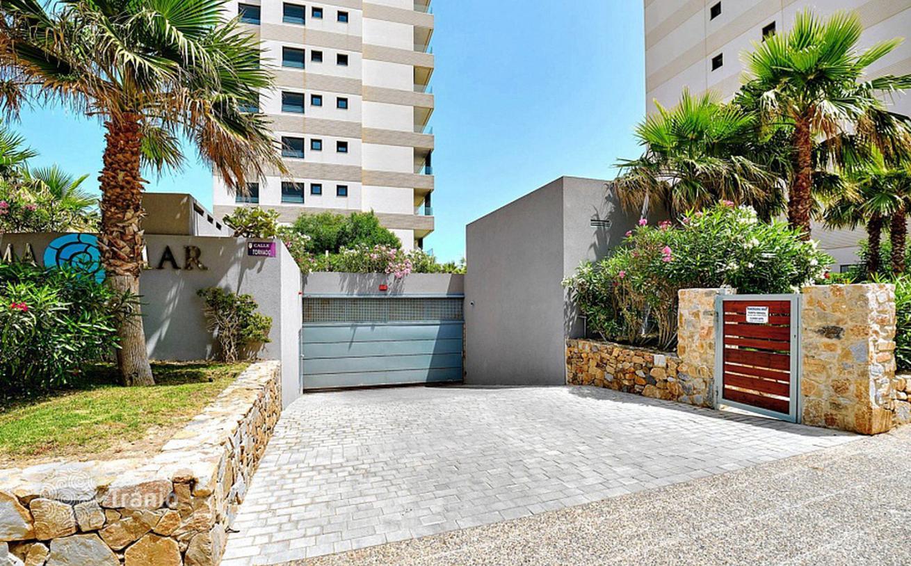 3-Bedroom Apartment with Sea View in Alicante, photo 2