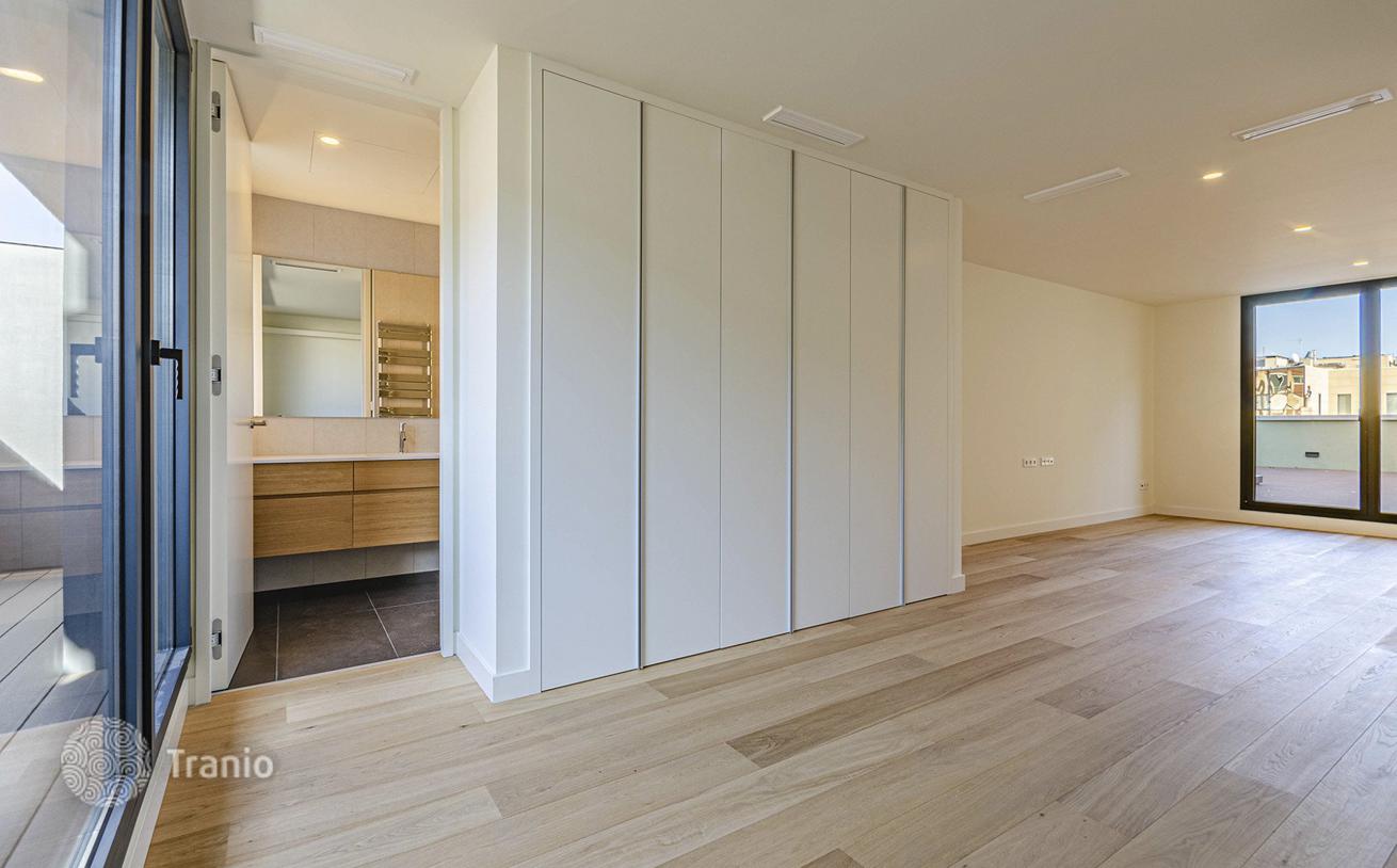 2-Bedroom Apartment in Barcelona, photo 2