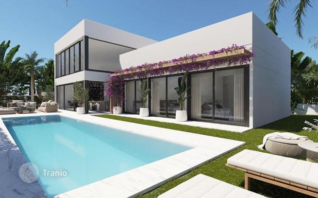 3-Bedroom Villa in Estepona, photo 3